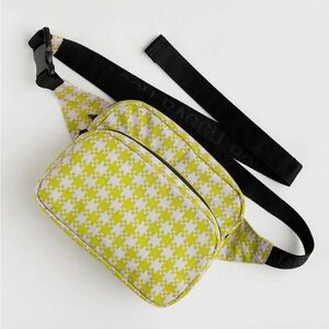 NWT BAGGU Fanny Pack - Pink Pistachio Pixel Gingham